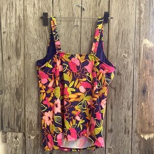 Women’s Lands End tankini top - 14 DD